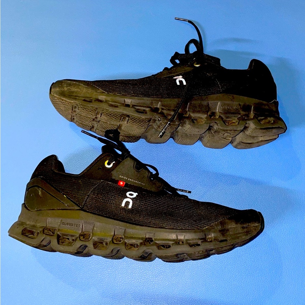 Women’s size 10 On Cloudstratus